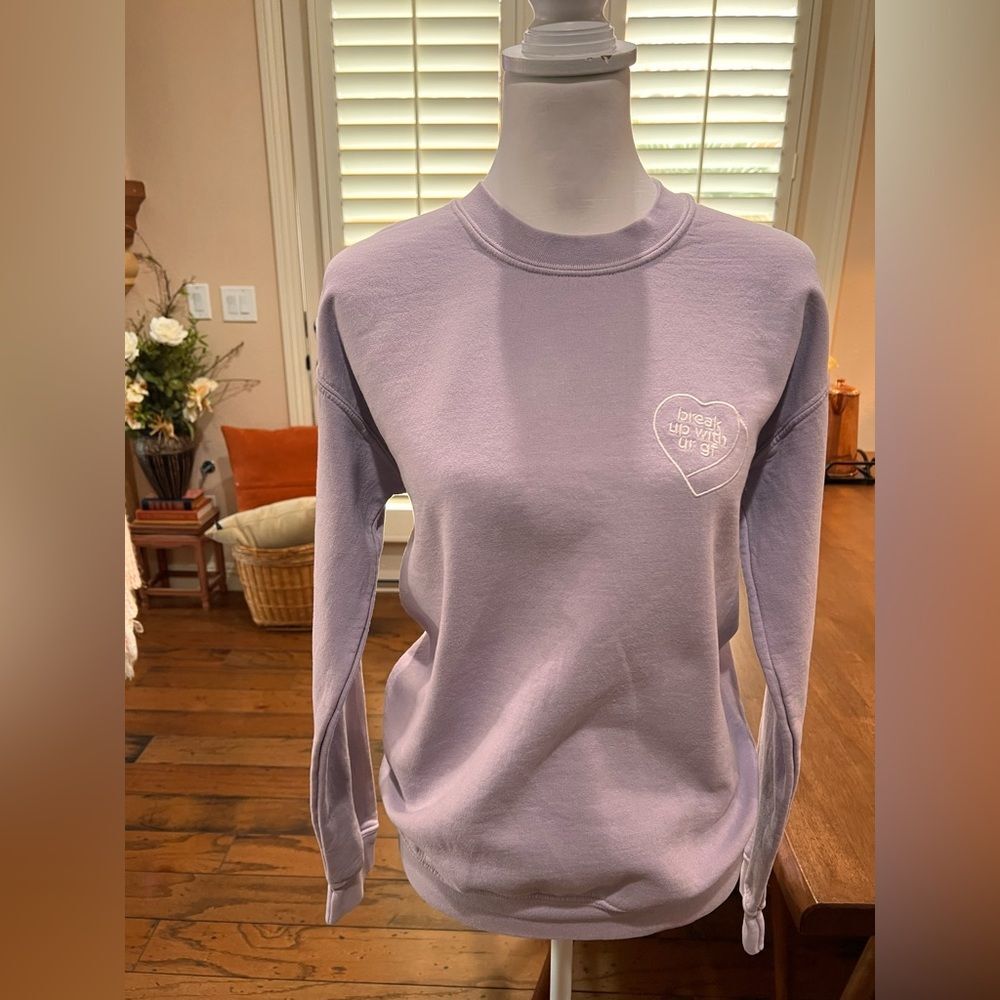 Ariana Grande BUWYGF sweatshirt. Lilac color. size small